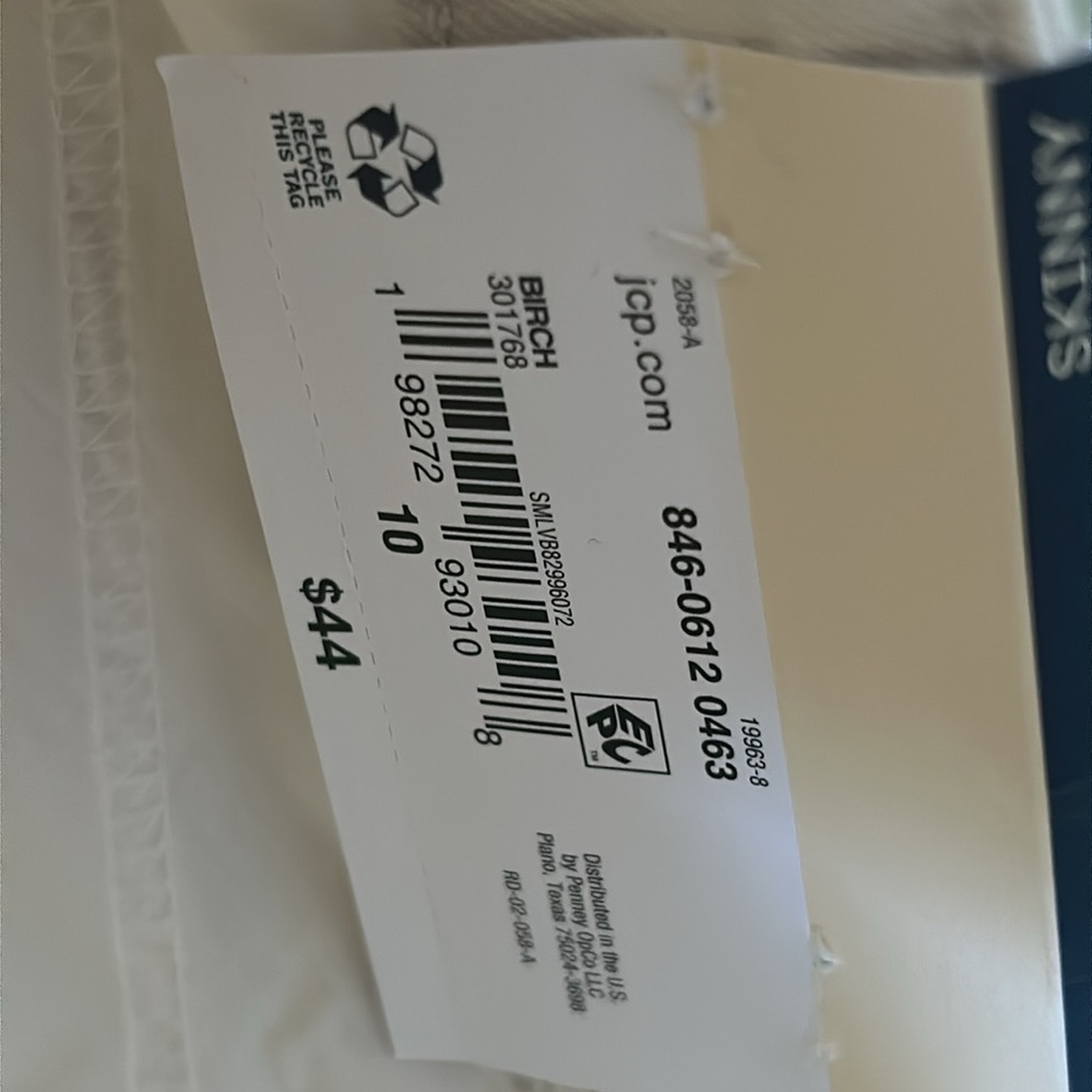 NWT St. John’s bay birch color mid rise skinny jeans - Picture 3 of 5